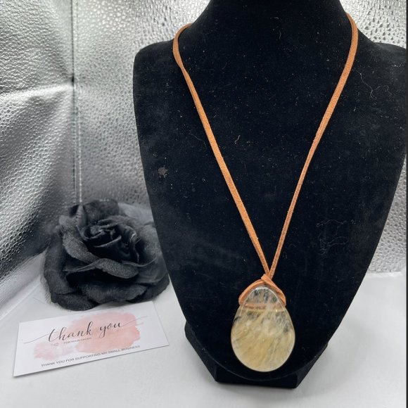 12.8.23.12- Suede cord necklace with Citrine Quartz - Picture 5 of 5